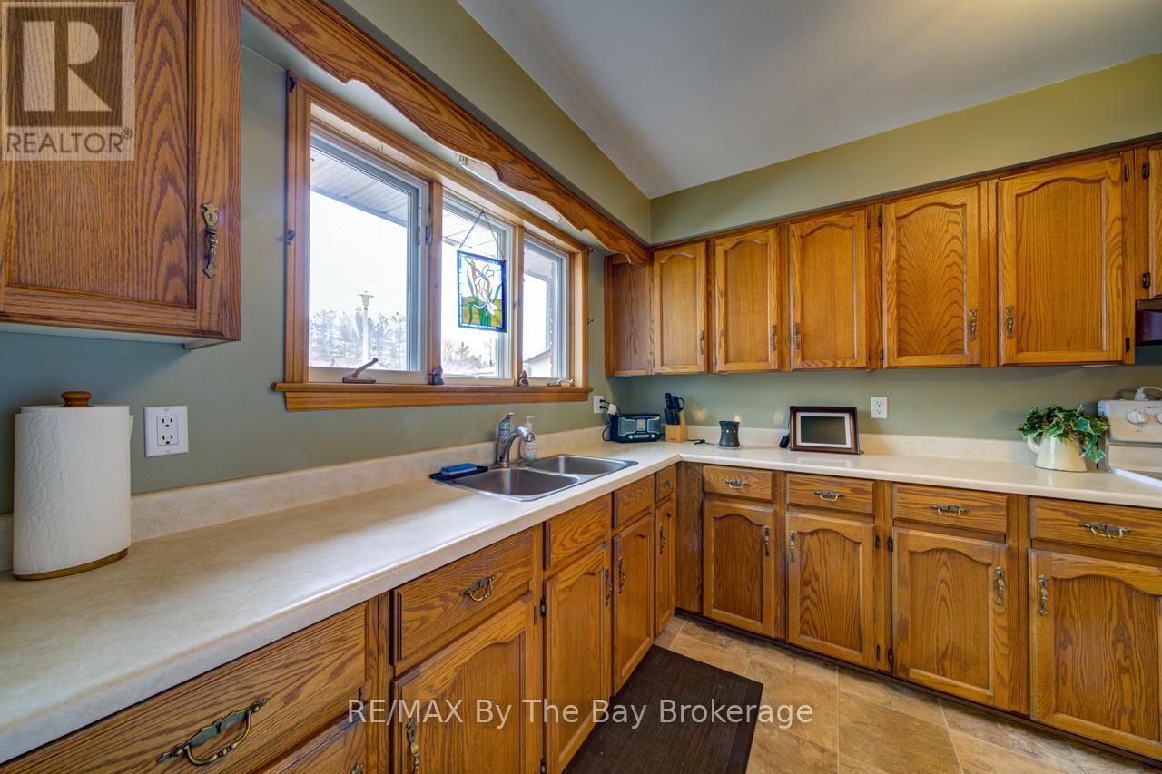 229 Datas Drive E, Clearview, Ontario  L0M 1S0 - Photo 4 - S13101416