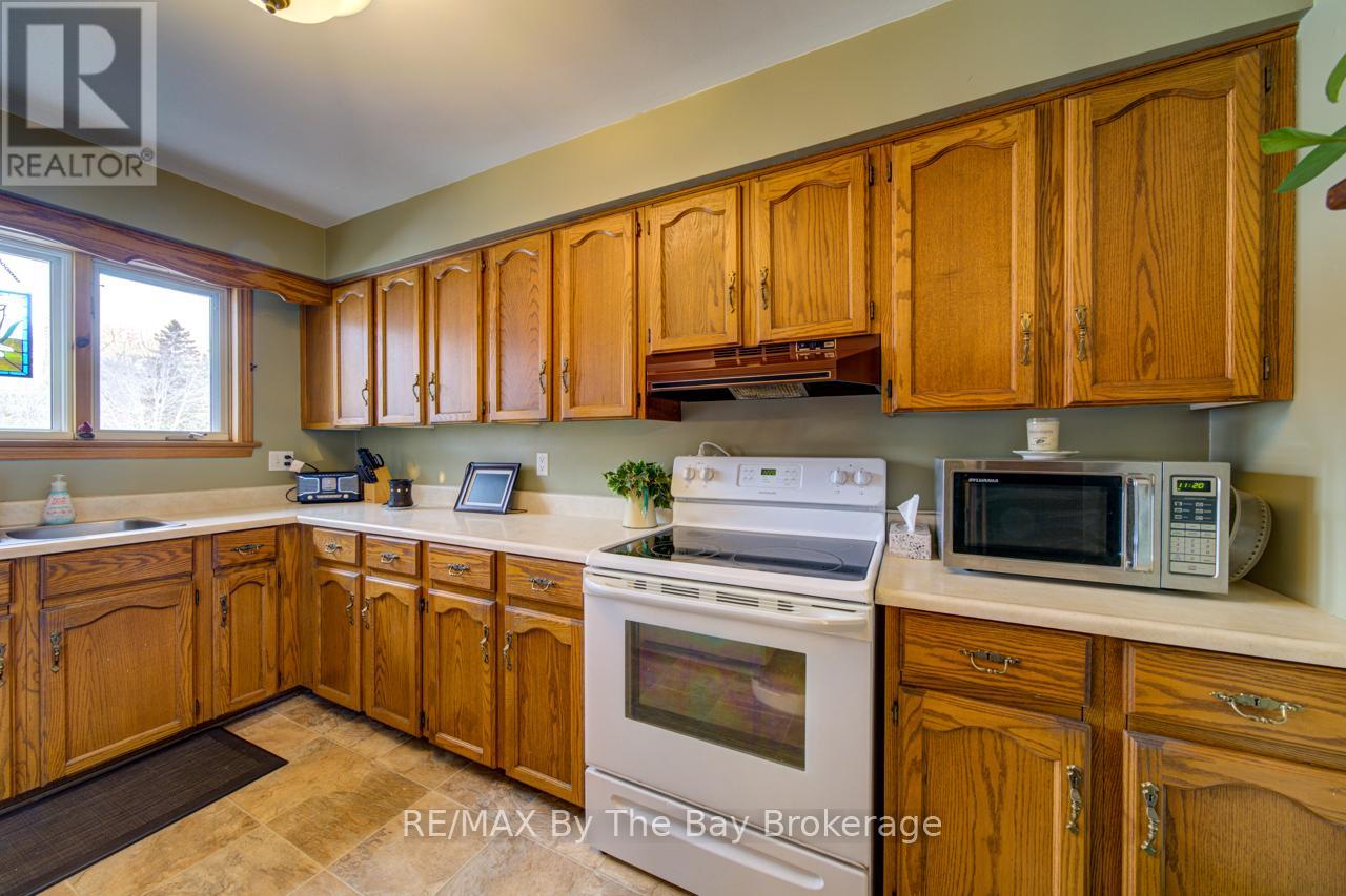 229 Datas Drive E, Clearview, Ontario  L0M 1S0 - Photo 8 - S13101416