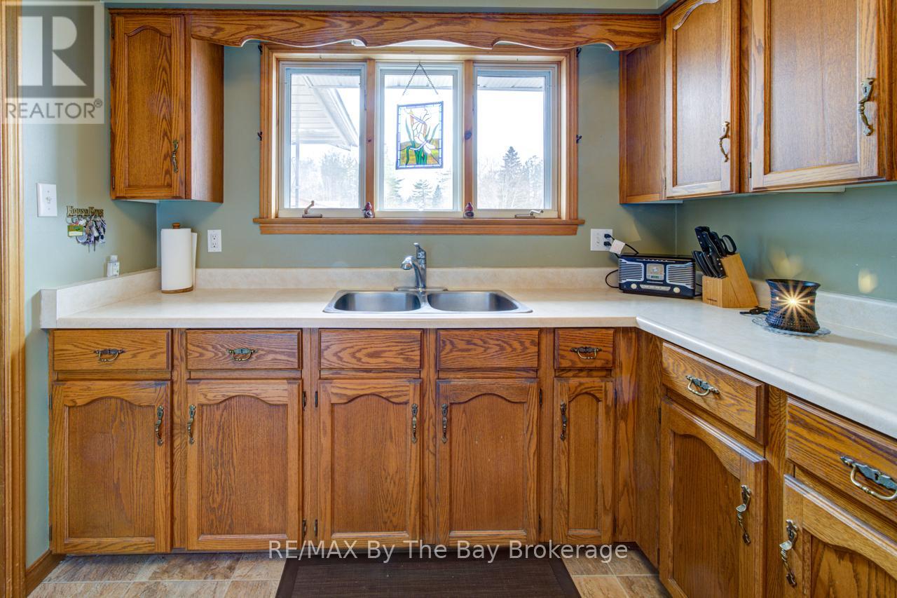 229 Datas Drive E, Clearview, Ontario  L0M 1S0 - Photo 9 - S13101416