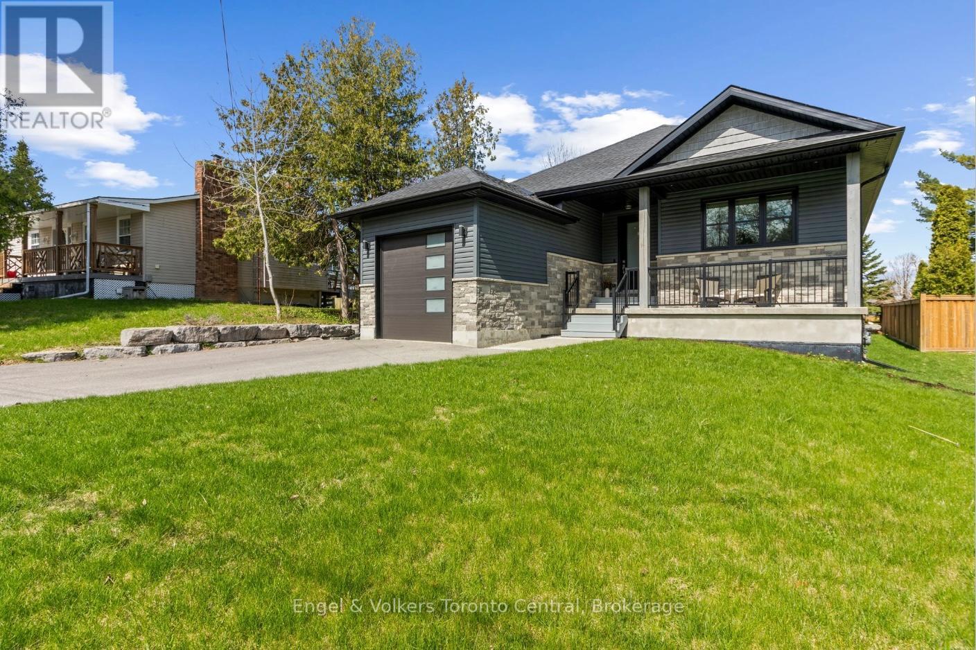 14 Thomas Street, Wasaga Beach, Ontario  L9Z 2Y9 - Photo 3 - S13101570