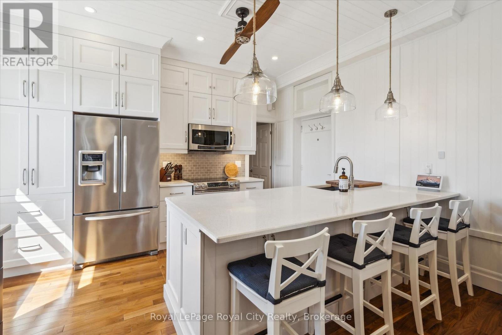 202 & 206 - 12 Bigwin Island, Lake Of Bays, Ontario  P0B 1A0 - Photo 11 - X13101584