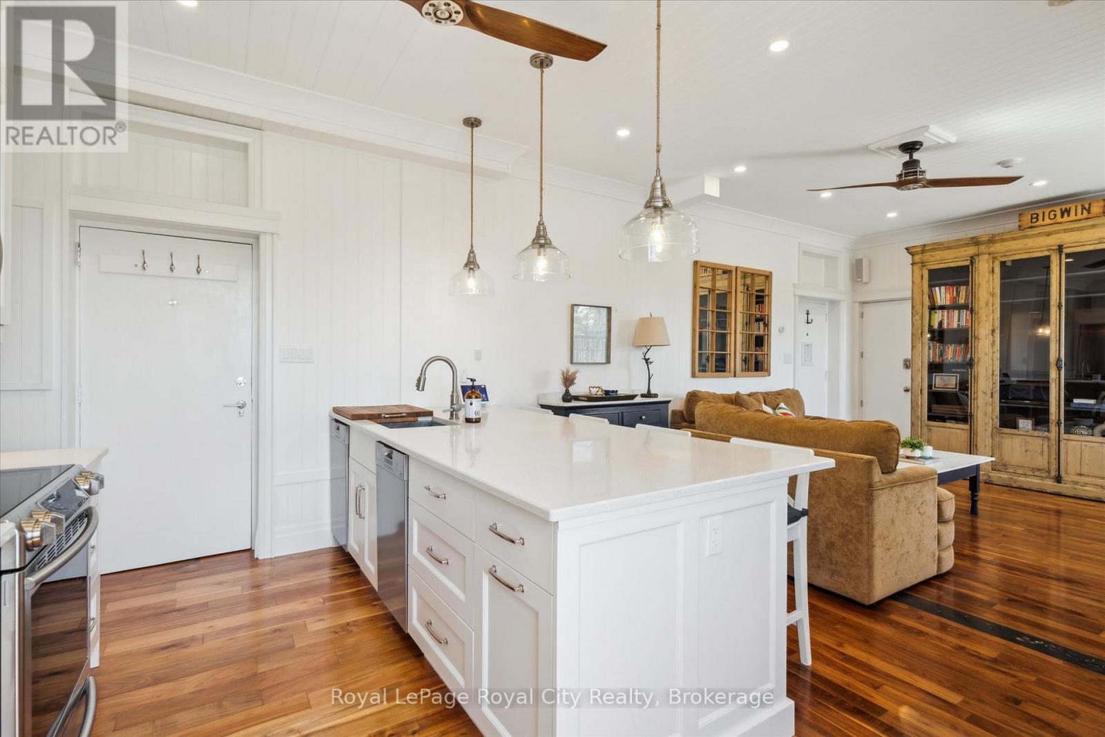 202 & 206 - 12 Bigwin Island, Lake Of Bays, Ontario  P0B 1A0 - Photo 12 - X13101584
