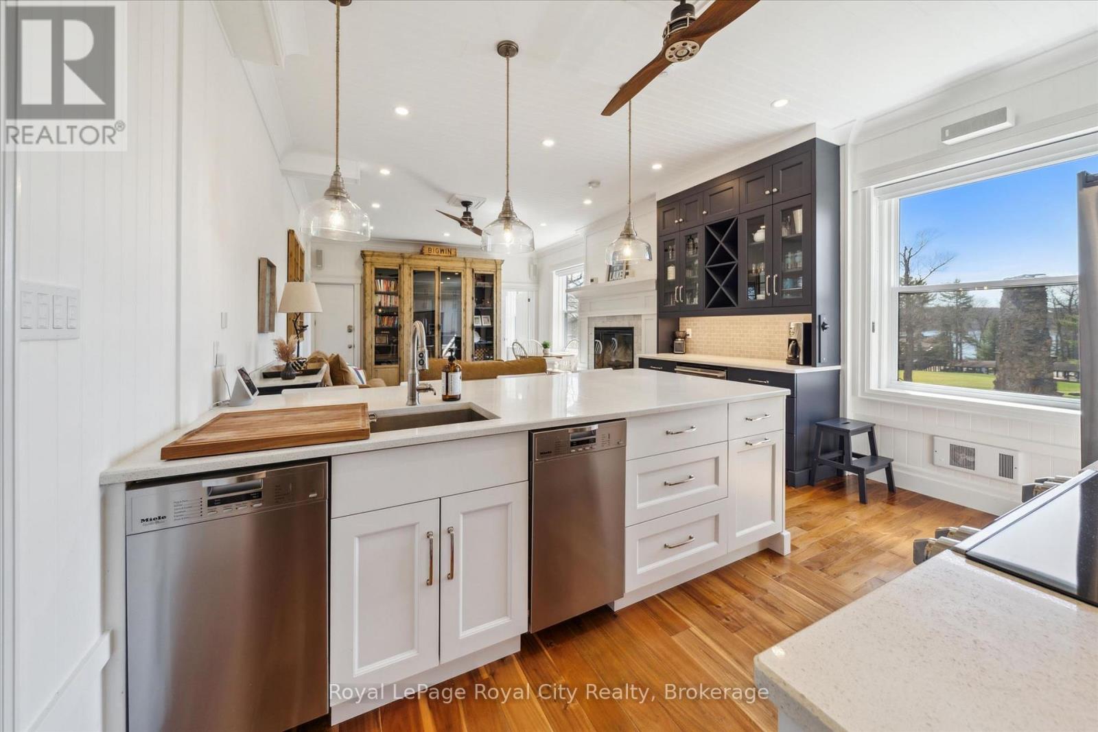 202 & 206 - 12 Bigwin Island, Lake Of Bays, Ontario  P0B 1A0 - Photo 16 - X13101584