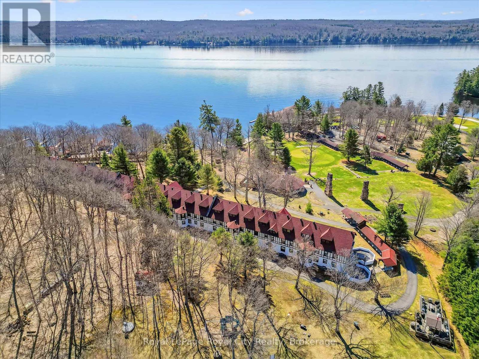 202 & 206 - 12 Bigwin Island, Lake Of Bays, Ontario  P0B 1A0 - Photo 2 - X13101584
