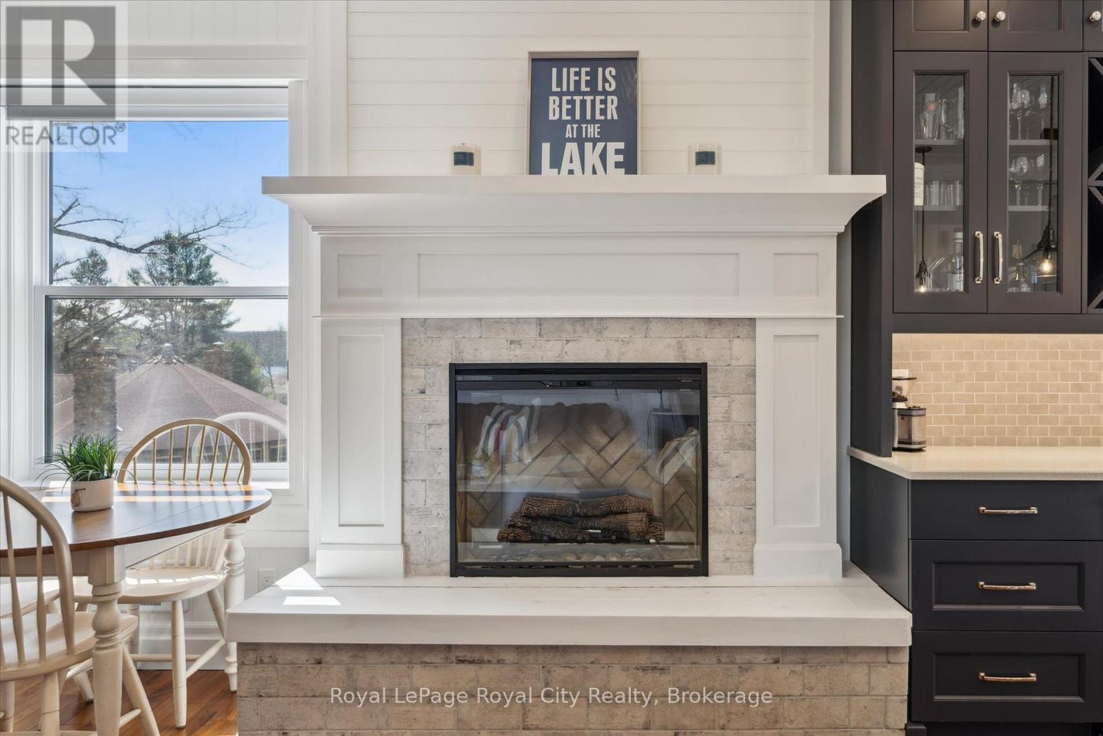202 & 206 - 12 Bigwin Island, Lake Of Bays, Ontario  P0B 1A0 - Photo 8 - X13101584