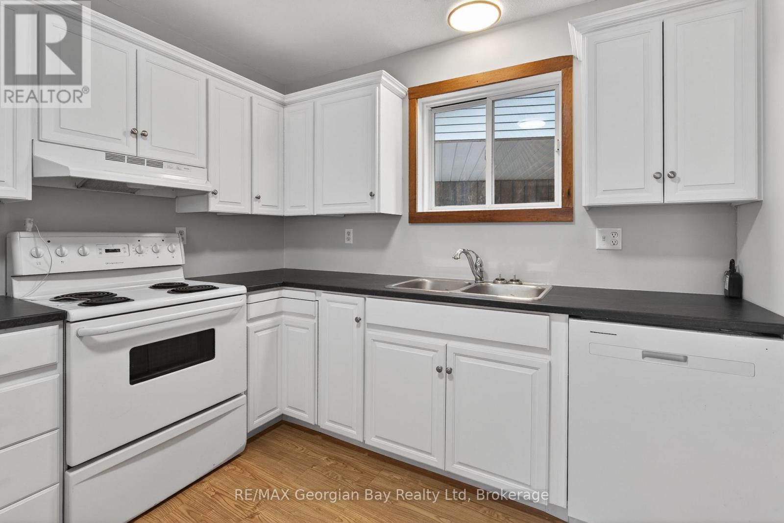 90 Farlain Lake Road W, Tiny, Ontario  L9M 0B9 - Photo 5 - S13101868