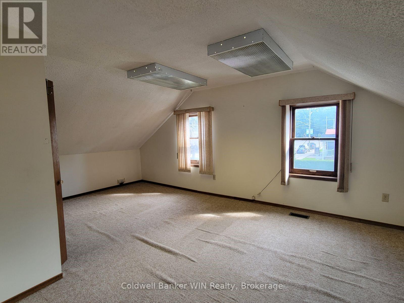 120 King Street E, Wellington North, Ontario  N0G 2L2 - Photo 15 - X13102570