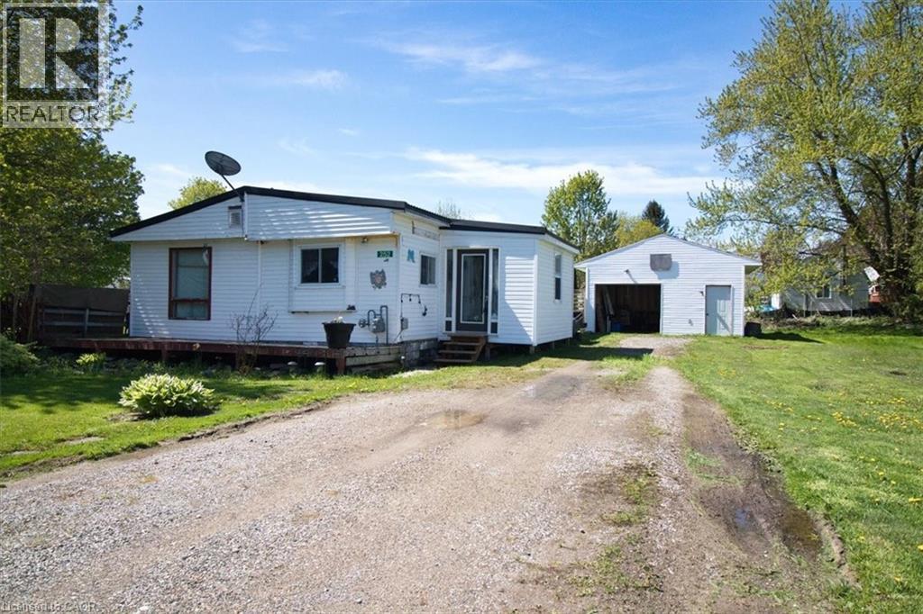 252 Queen Street, Highgate, Ontario  N0P 1T0 - Photo 2 - 40825902