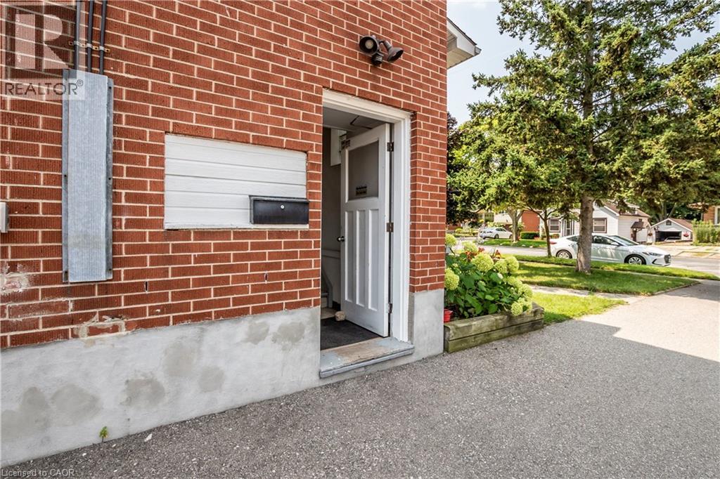 43 Sixth Avenue, Kitchener, Ontario  N2C 1P9 - Photo 3 - 40827845