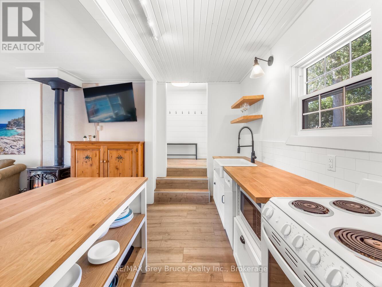 59 Simpson Avenue, Northern Bruce Peninsula, Ontario  N0H 2R0 - Photo 10 - X13105068