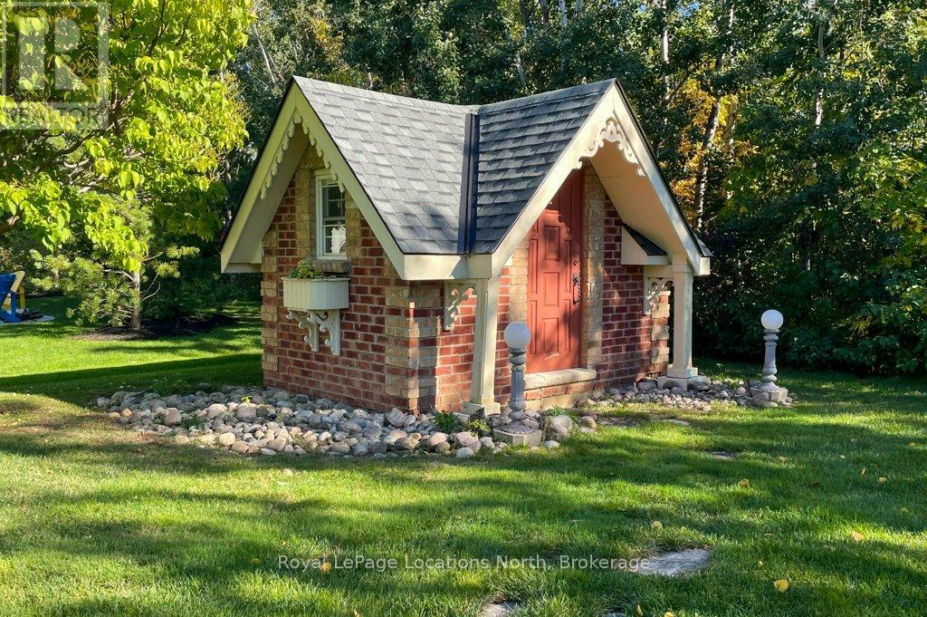 202 Snowbridge Way, Blue Mountains, Ontario  L9Y 0V1 - Photo 4 - X13105290
