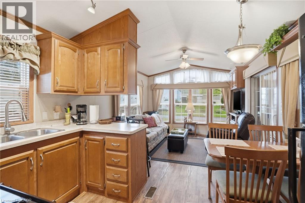 2490 Governor's Road S Unit# B-19, Hamilton, Ontario  L0R 1T0 - Photo 12 - 40828732