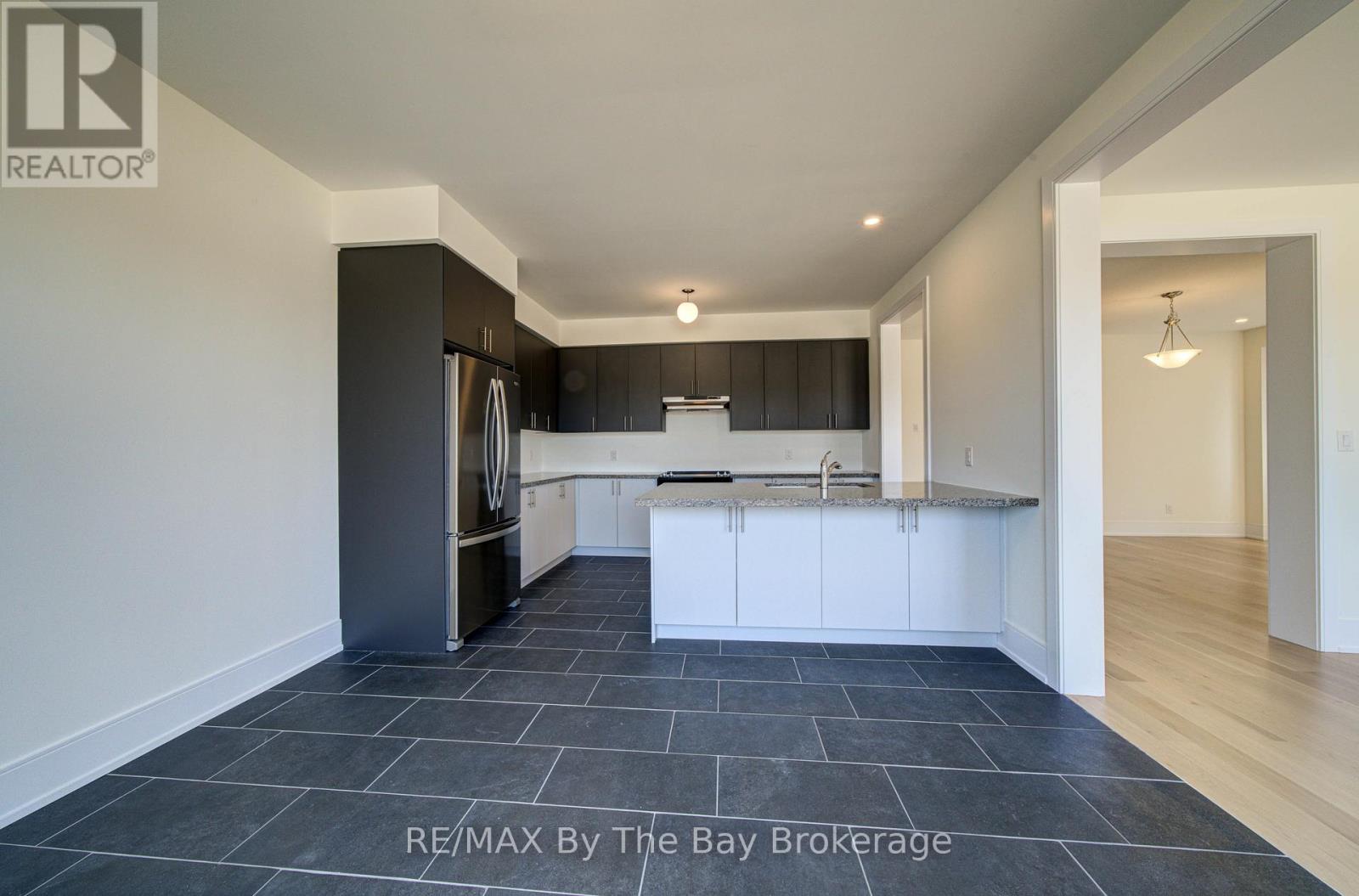 63 Rosanne Circle, Wasaga Beach, Ontario  L9Z 0M8 - Photo 11 - S13106276