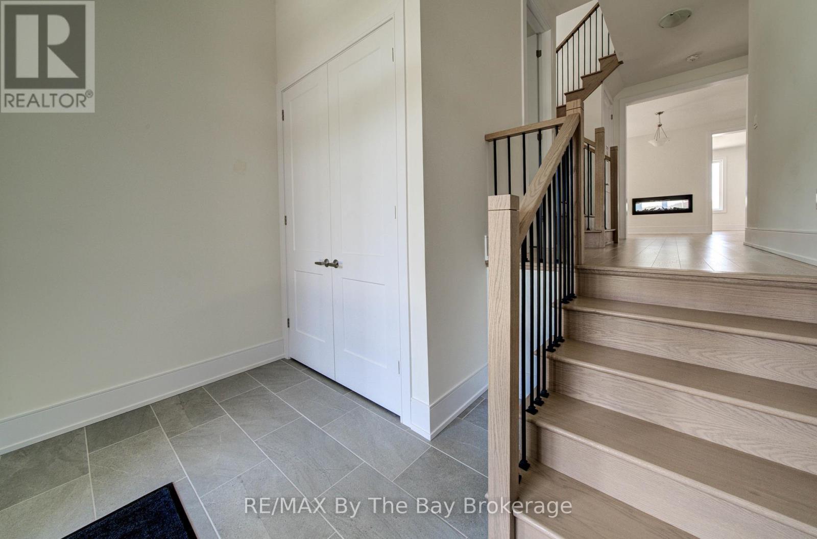 63 Rosanne Circle, Wasaga Beach, Ontario  L9Z 0M8 - Photo 3 - S13106276