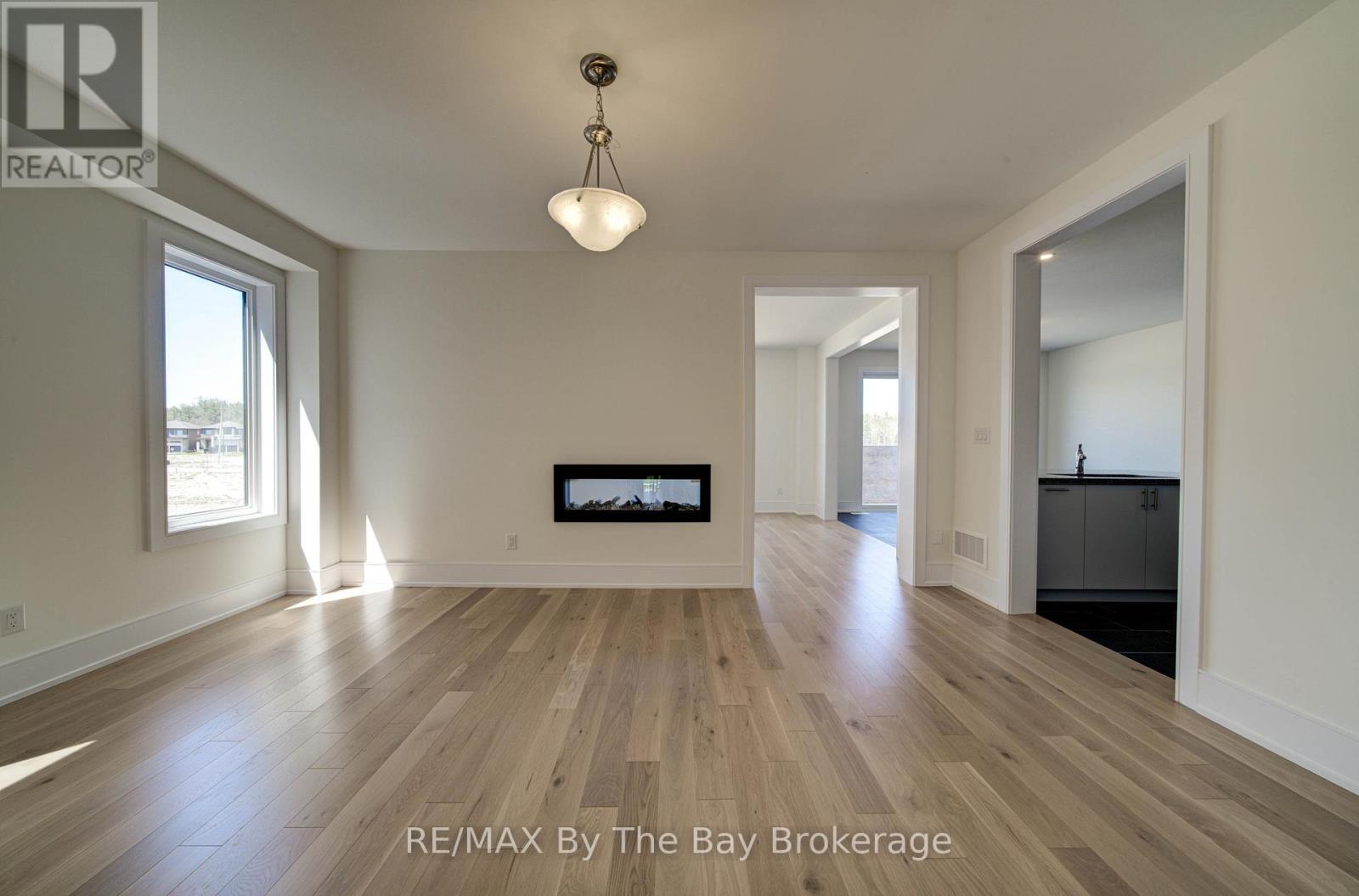 63 Rosanne Circle, Wasaga Beach, Ontario  L9Z 0M8 - Photo 4 - S13106276