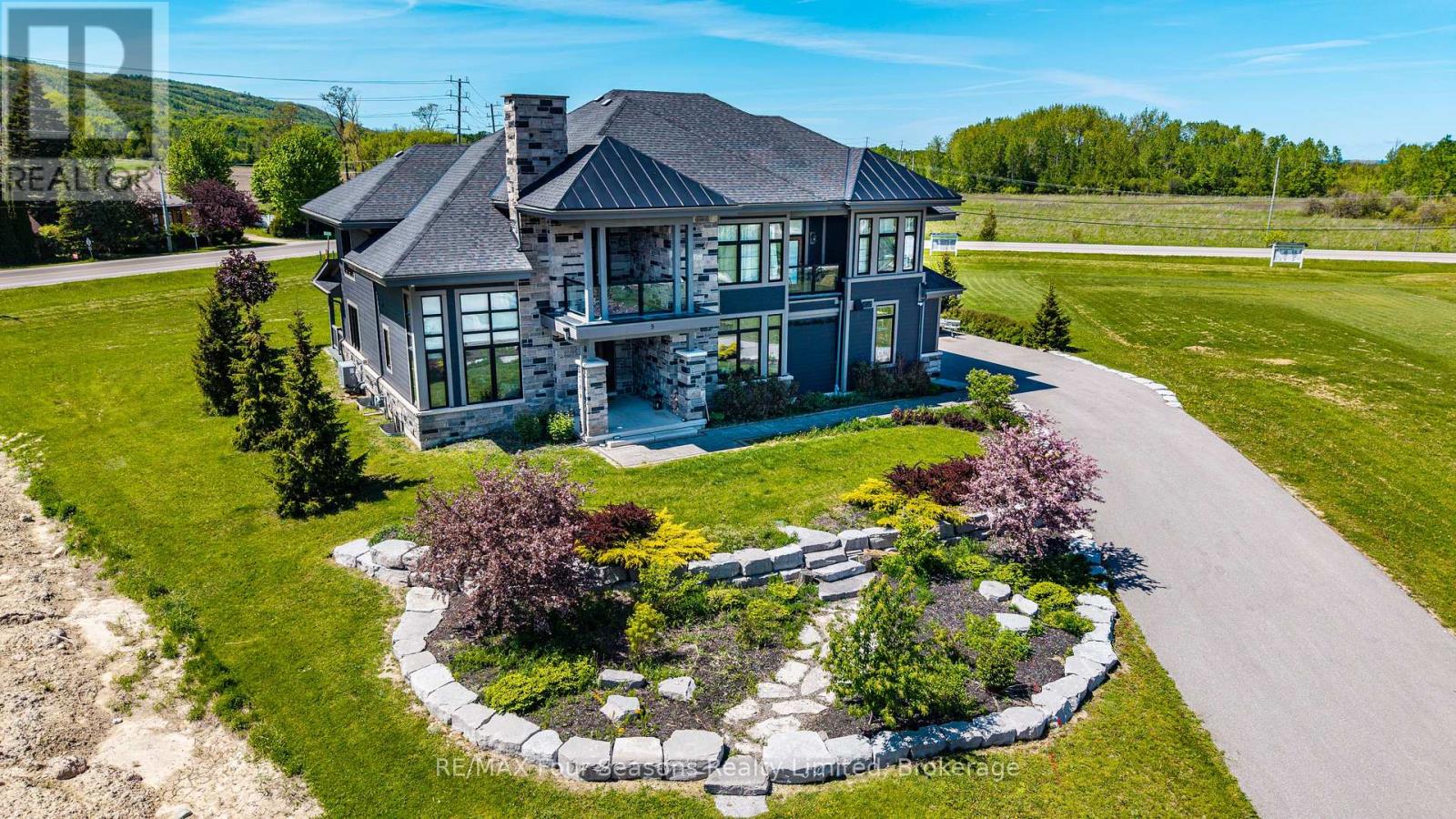 9 Windrose Valley Boulevard, Clearview, Ontario  L9Y 0K2 - Photo 3 - S13102874