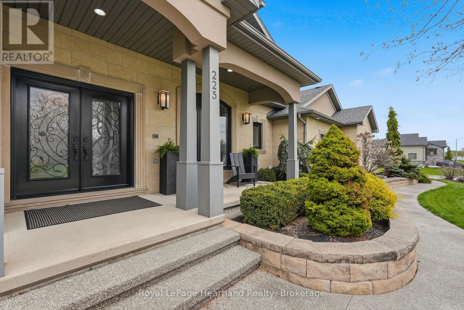 225 John Street S, Minto, Ontario  N0G 1Z0 - Photo 8 - X13108050
