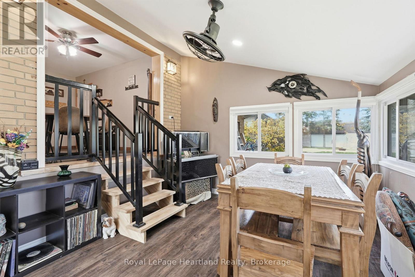 292 Wellington Street, North Huron, Ontario  N0M 1H0 - Photo 12 - X13109212