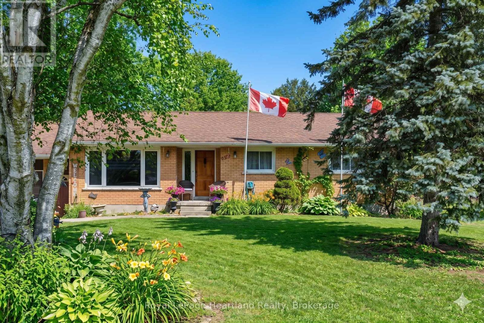 292 Wellington Street, North Huron, Ontario  N0M 1H0 - Photo 2 - X13109212