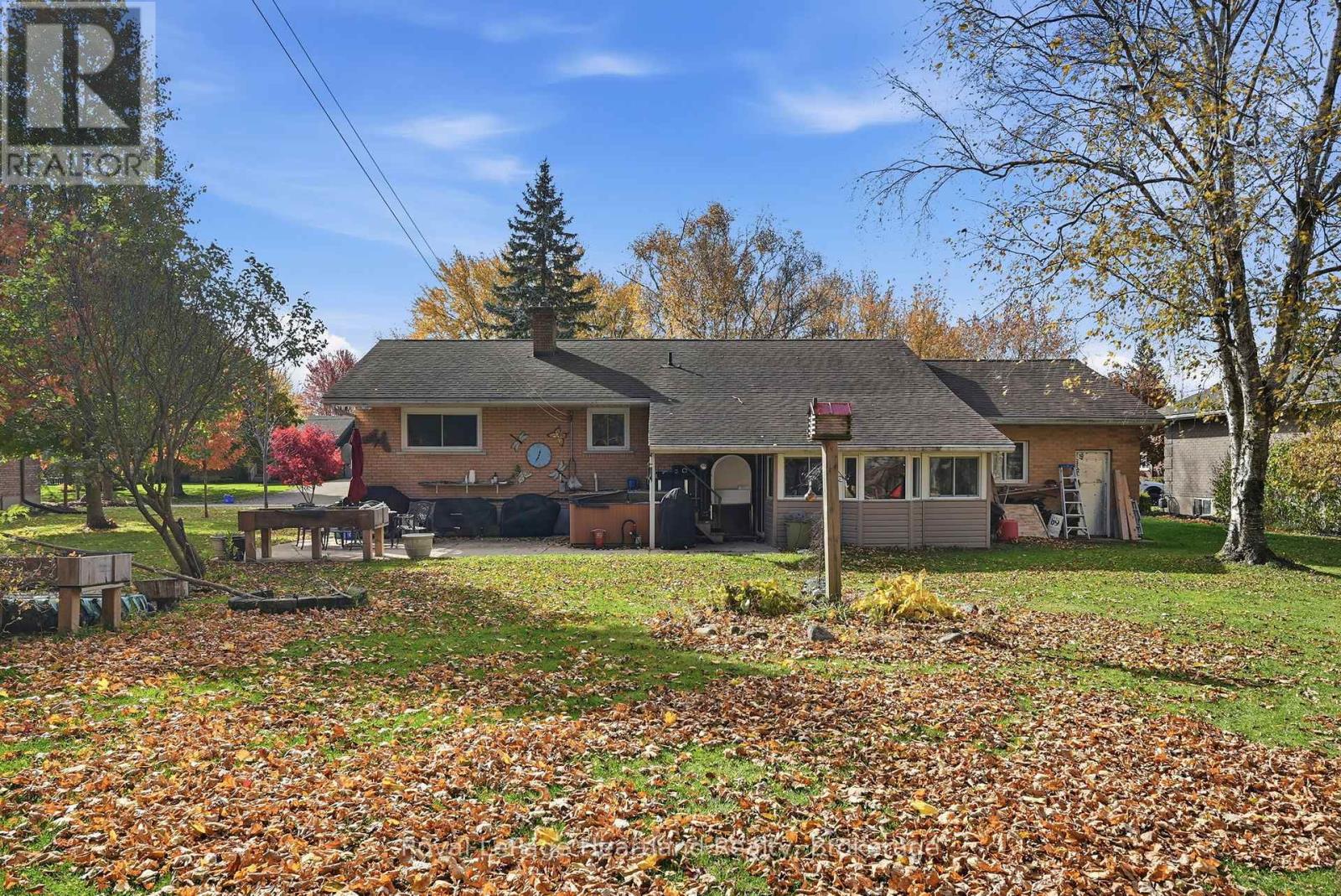 292 Wellington Street, North Huron, Ontario  N0M 1H0 - Photo 23 - X13109212