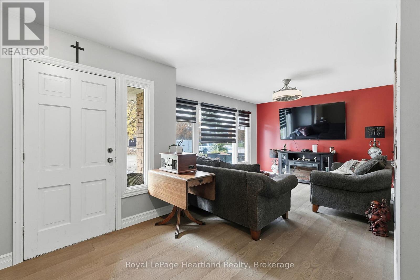 292 Wellington Street, North Huron, Ontario  N0M 1H0 - Photo 3 - X13109212