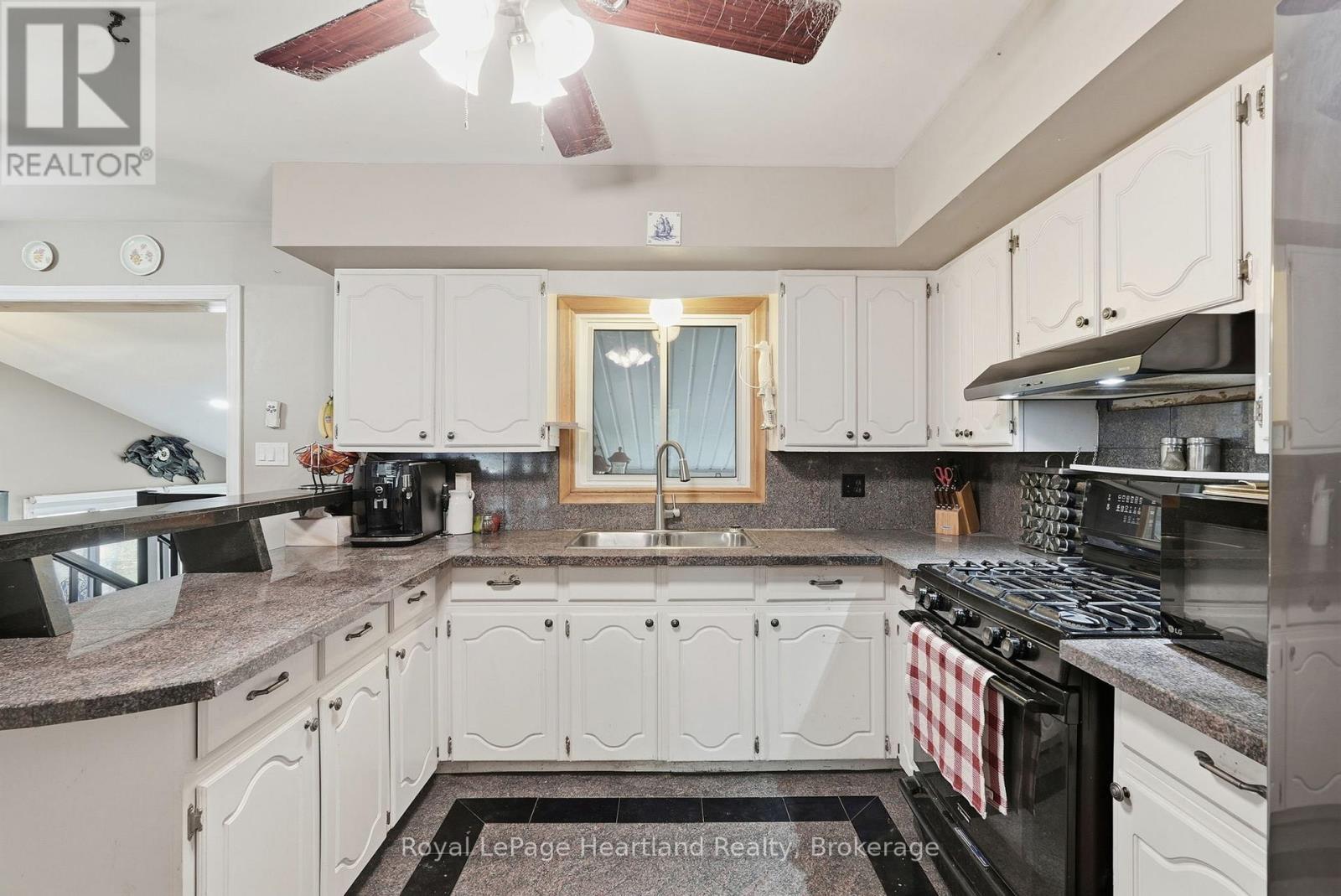292 Wellington Street, North Huron, Ontario  N0M 1H0 - Photo 7 - X13109212