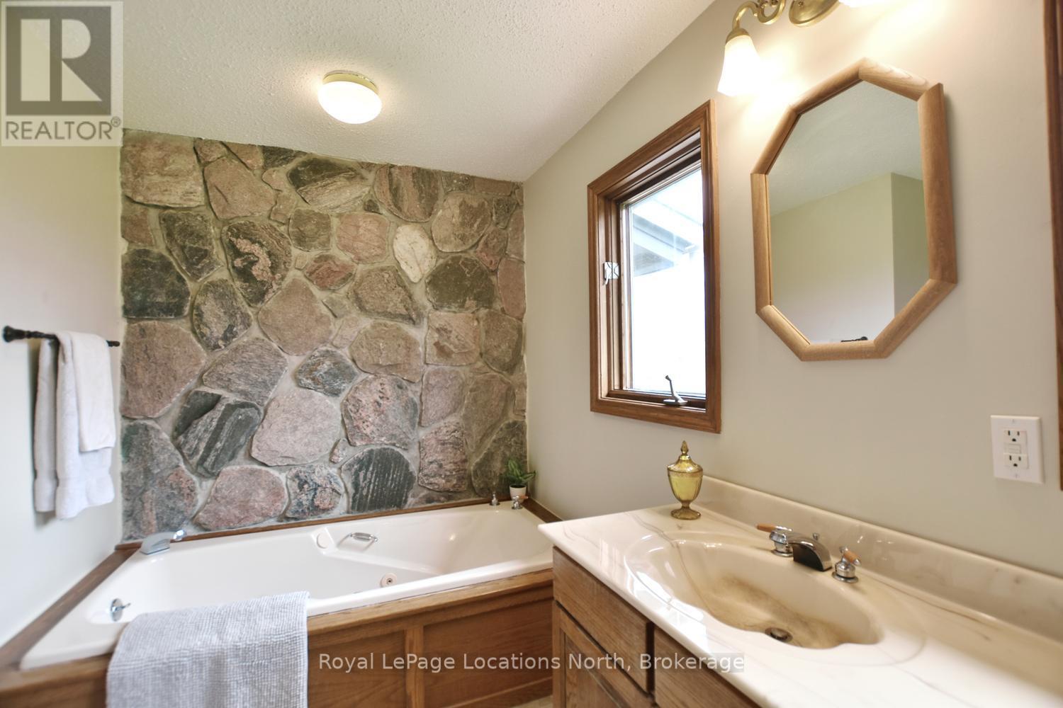 446070 Johnston's Side Road, Grey Highlands, Ontario  N0C 1E0 - Photo 25 - X13109696