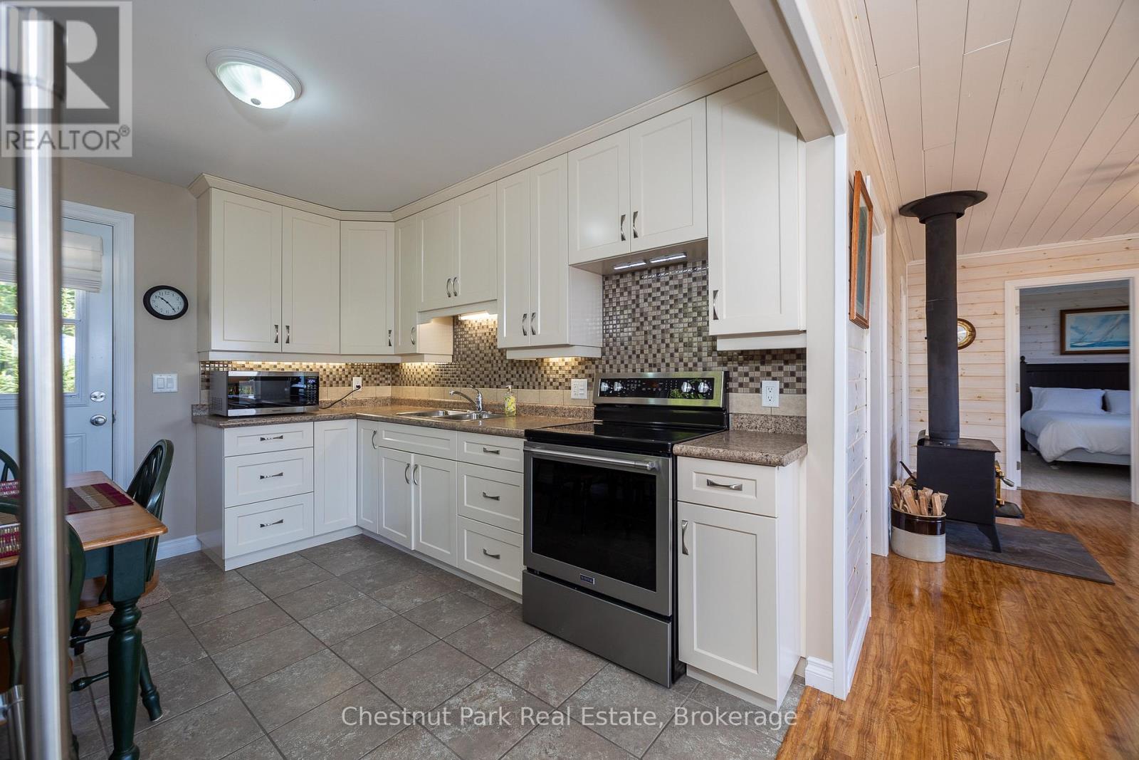 79 Howard Bowman Drive, Northern Bruce Peninsula, Ontario  N0H 2R0 - Photo 7 - X13109776