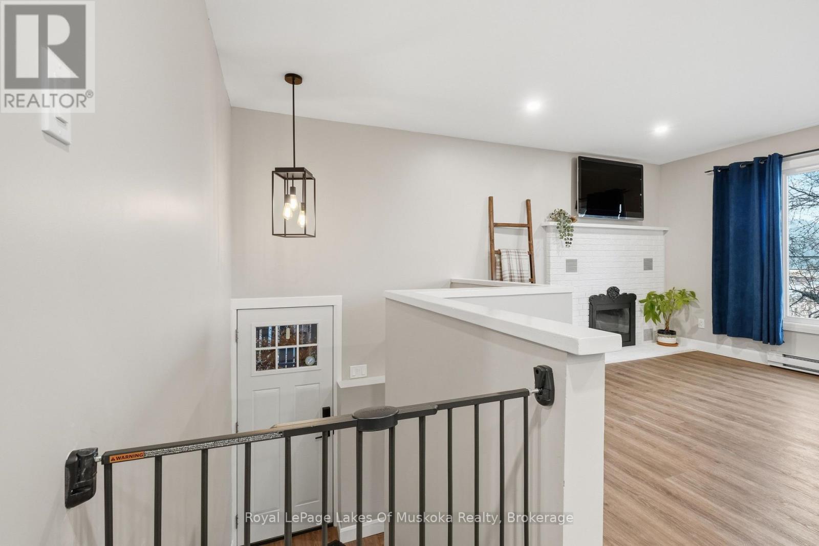 12 Manominee Street, Huntsville, Ontario  P1H 1H2 - Photo 9 - X13109850