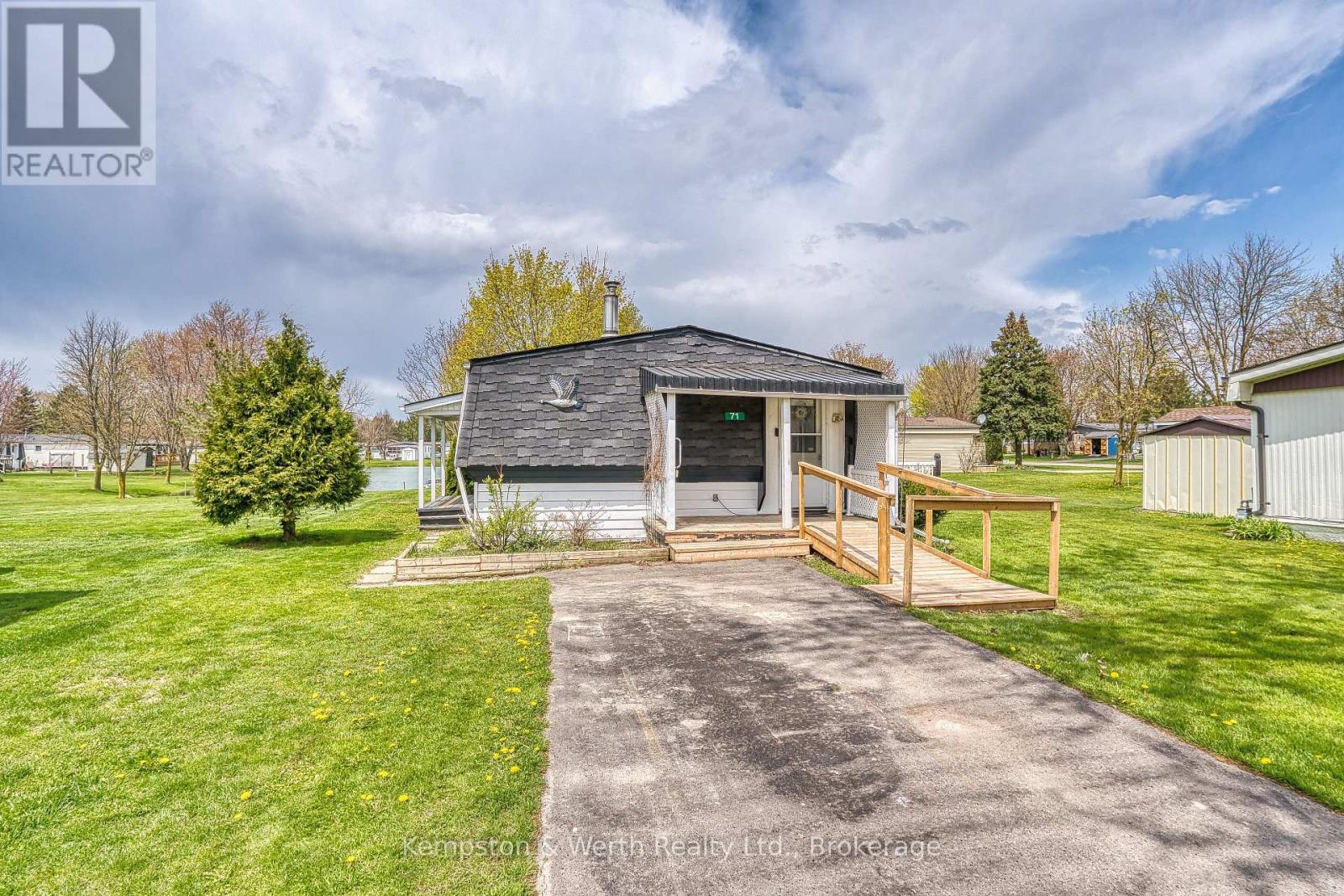71 Fairview Crescent, North Perth, Ontario  N4W 3G8 - Photo 3 - X13109998