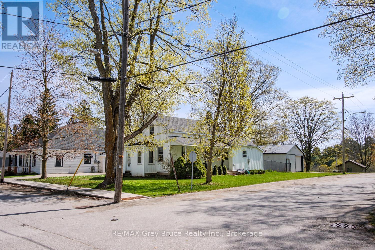 105 Main Street, Arran-Elderslie, Ontario  N0H 2N0 - Photo 2 - X13111316