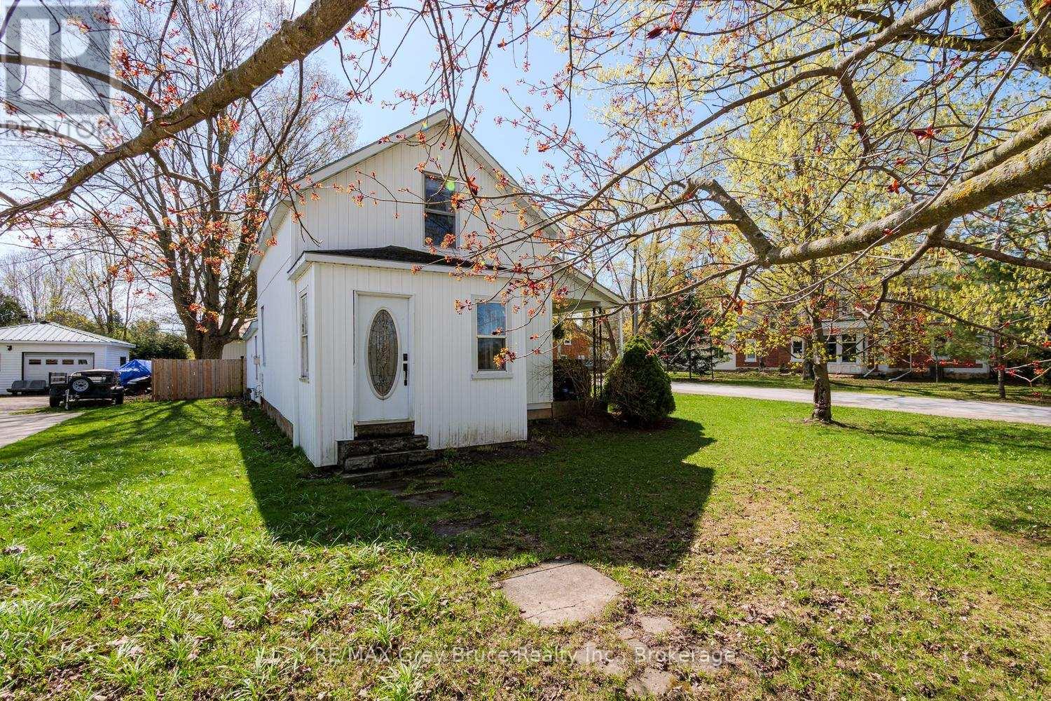 105 Main Street, Arran-Elderslie, Ontario  N0H 2N0 - Photo 3 - X13111316