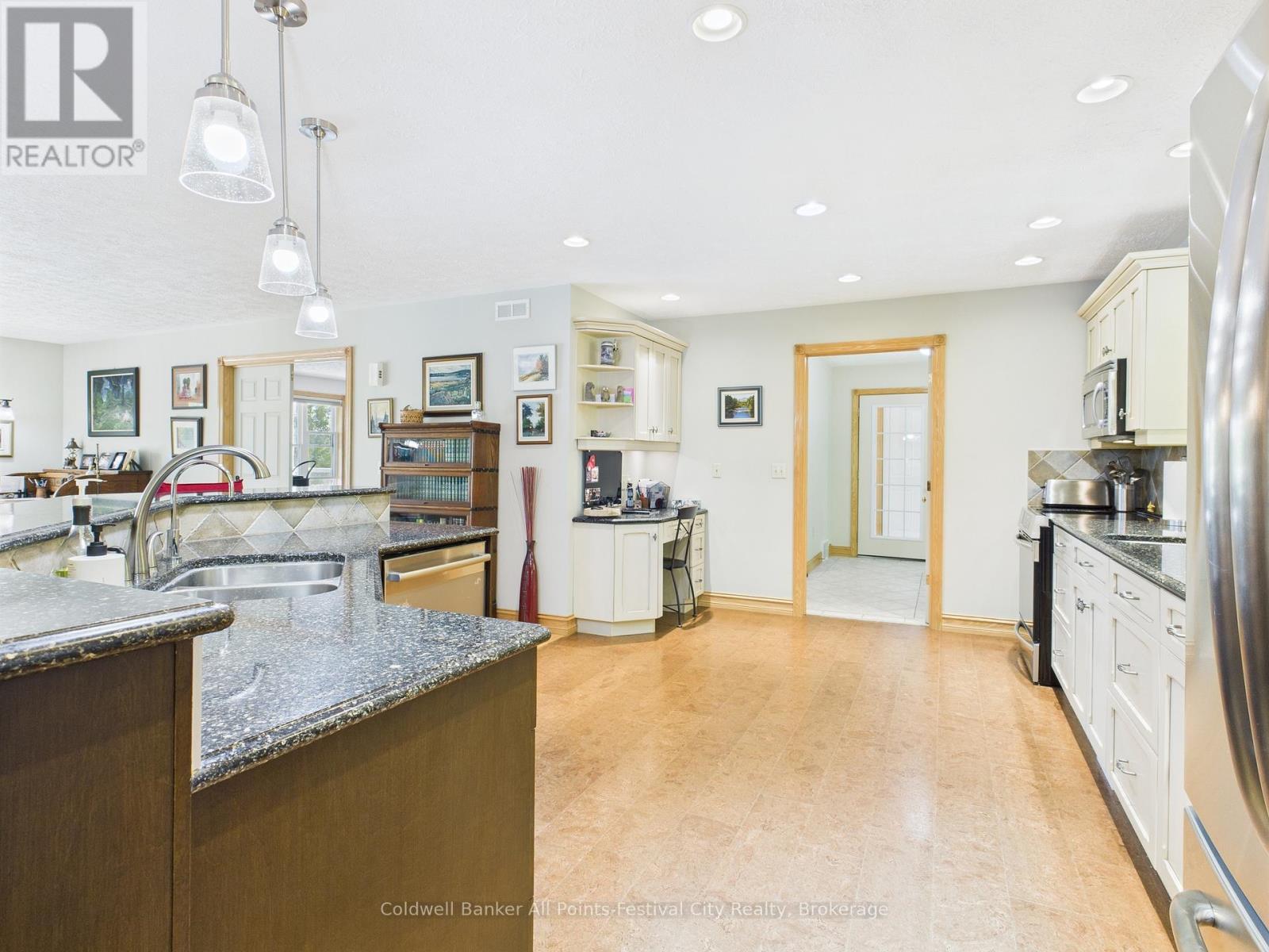 390 Paradise Lake Street, Huron-Kinloss, Ontario  N0G 2H0 - Photo 13 - X13112064