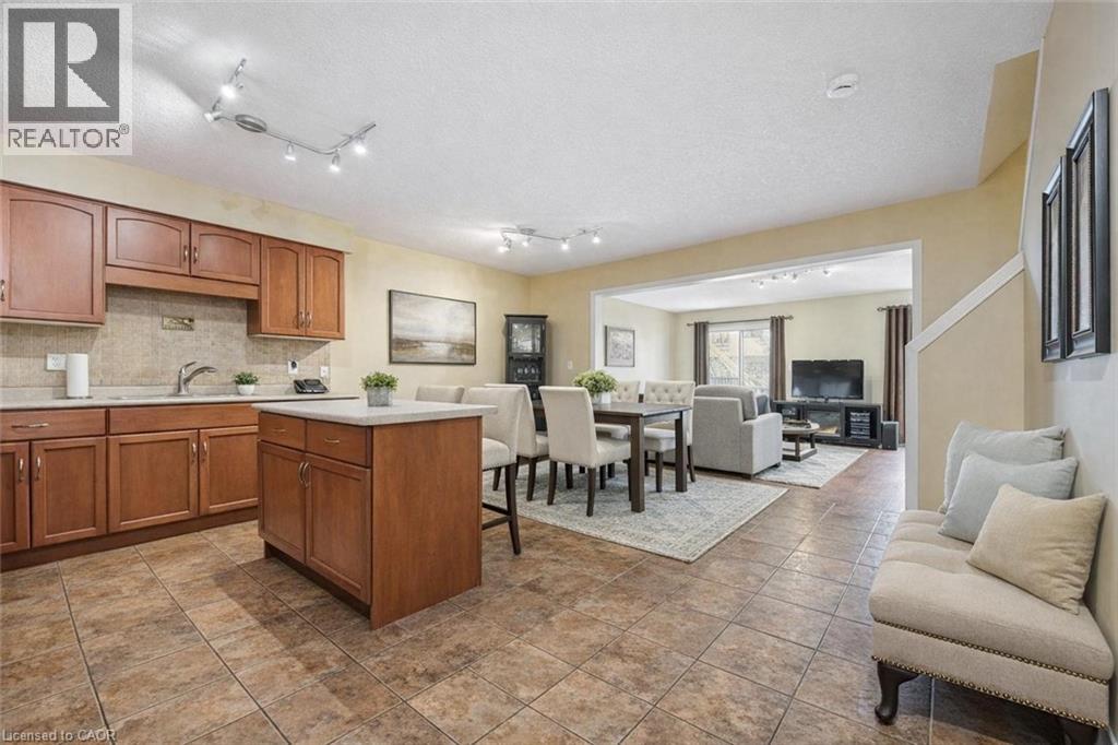 210 Dawn Avenue Unit# 38, Guelph, Ontario  N1G 5L5 - Photo 2 - 40828921