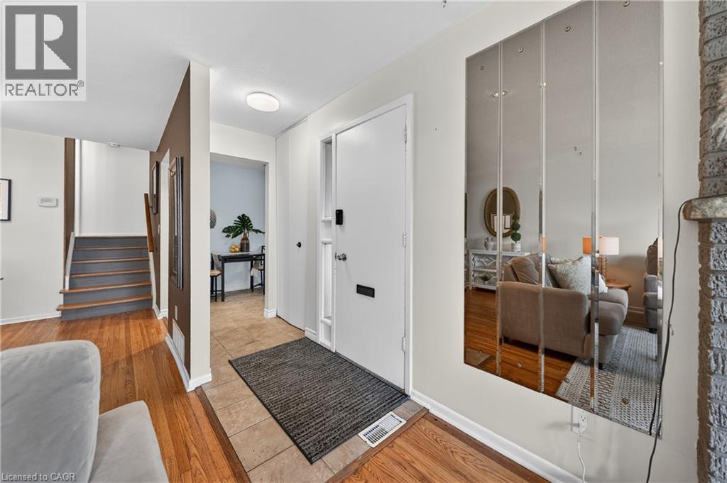 1177 Westerdam Road, Mississauga, Ontario  L4Y 2H3 - Photo 3 - 40827470