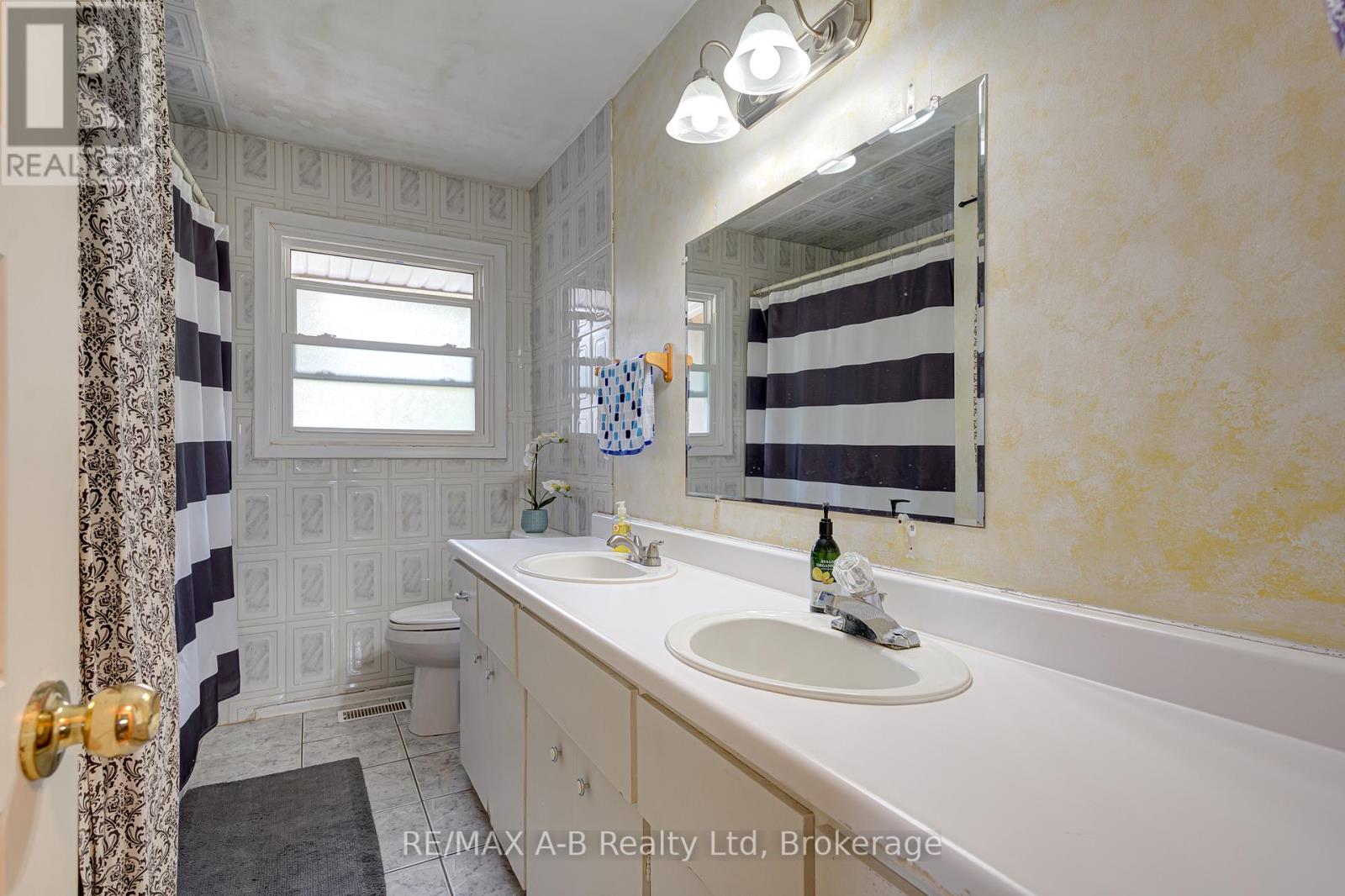 1241 - 1247 Colborne Street W, Brantford, Ontario  N3T 5L7 - Photo 12 - X13112950