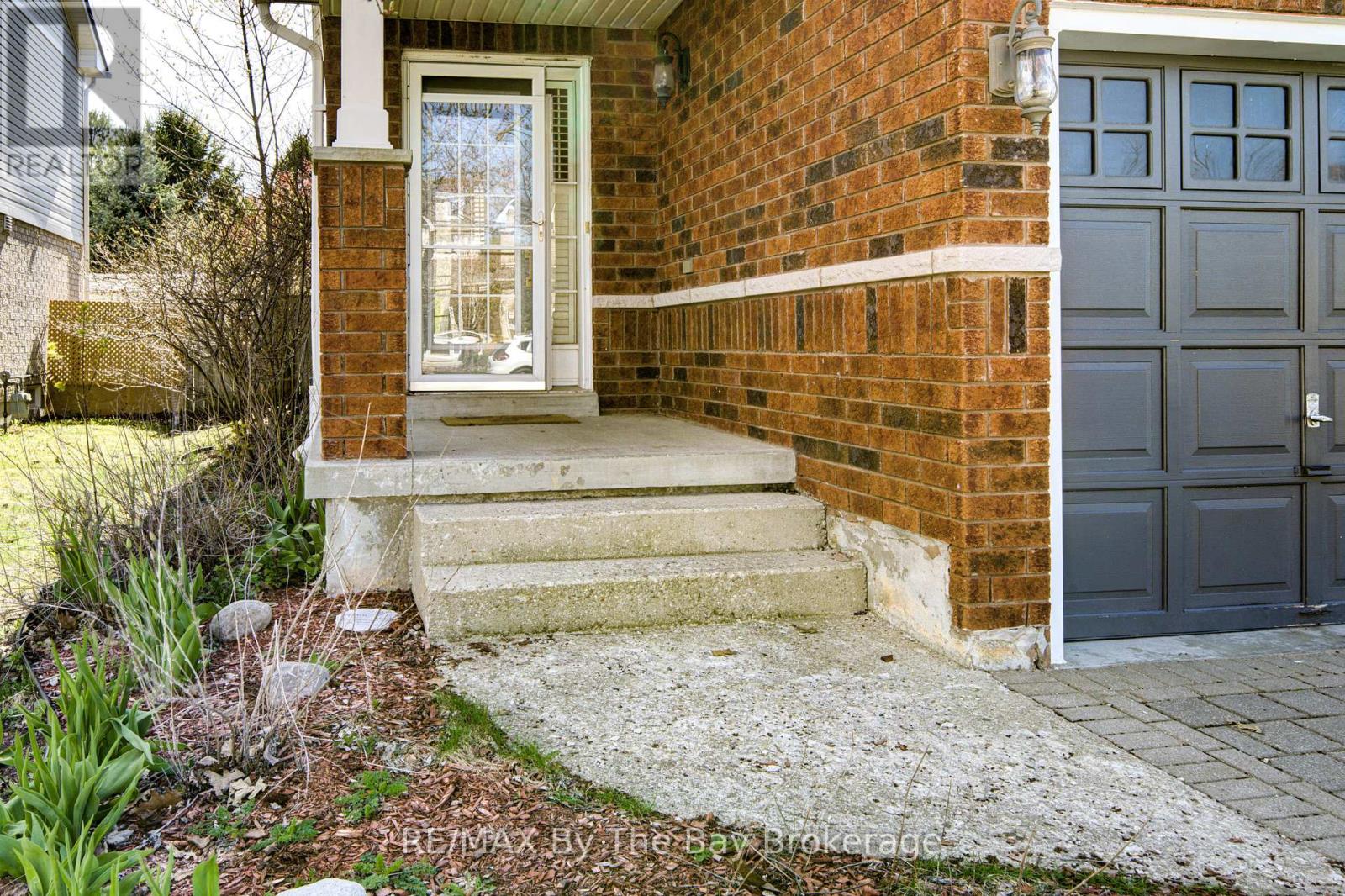 88 Wesley Avenue, Wasaga Beach, Ontario  L9Z 0B9 - Photo 3 - S13113882