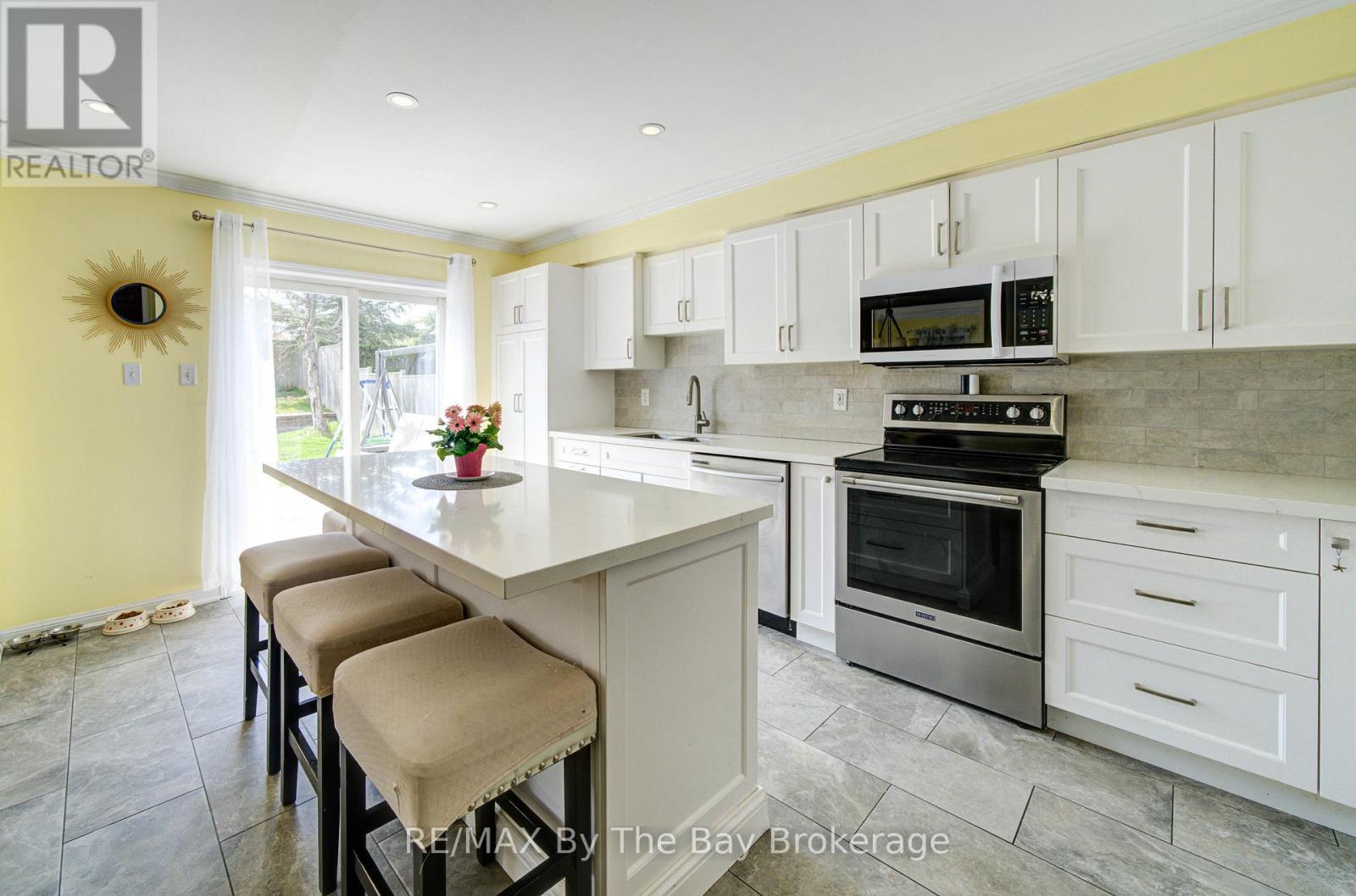 88 Wesley Avenue, Wasaga Beach, Ontario  L9Z 0B9 - Photo 6 - S13113882