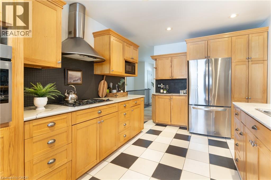 3 Fallsview Road, Hamilton, Ontario  L9H 5J7 - Photo 8 - 40827156