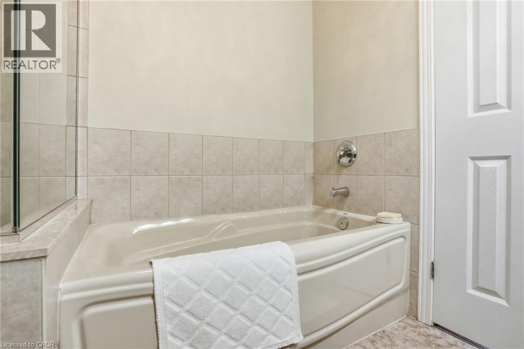 96 Abbotsford Trail, Hamilton, Ontario  L9B 0A4 - Photo 19 - 40829314