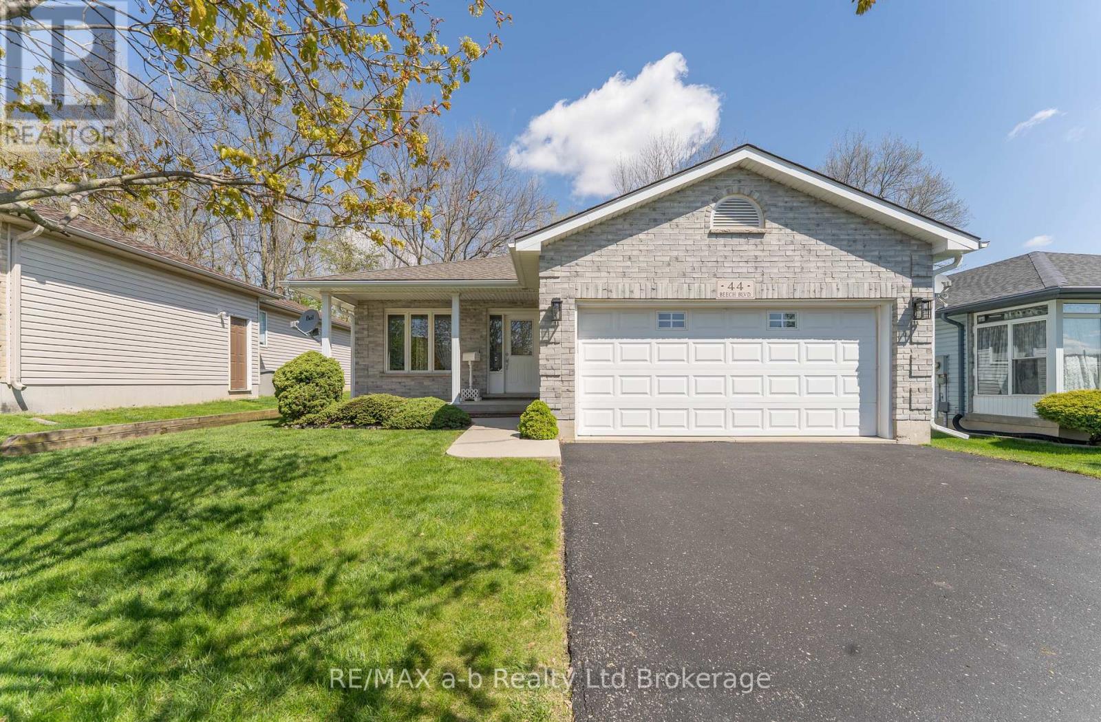 44 Beech Boulevard, Tillsonburg, Ontario  N4G 5R8 - Photo 2 - X13114782