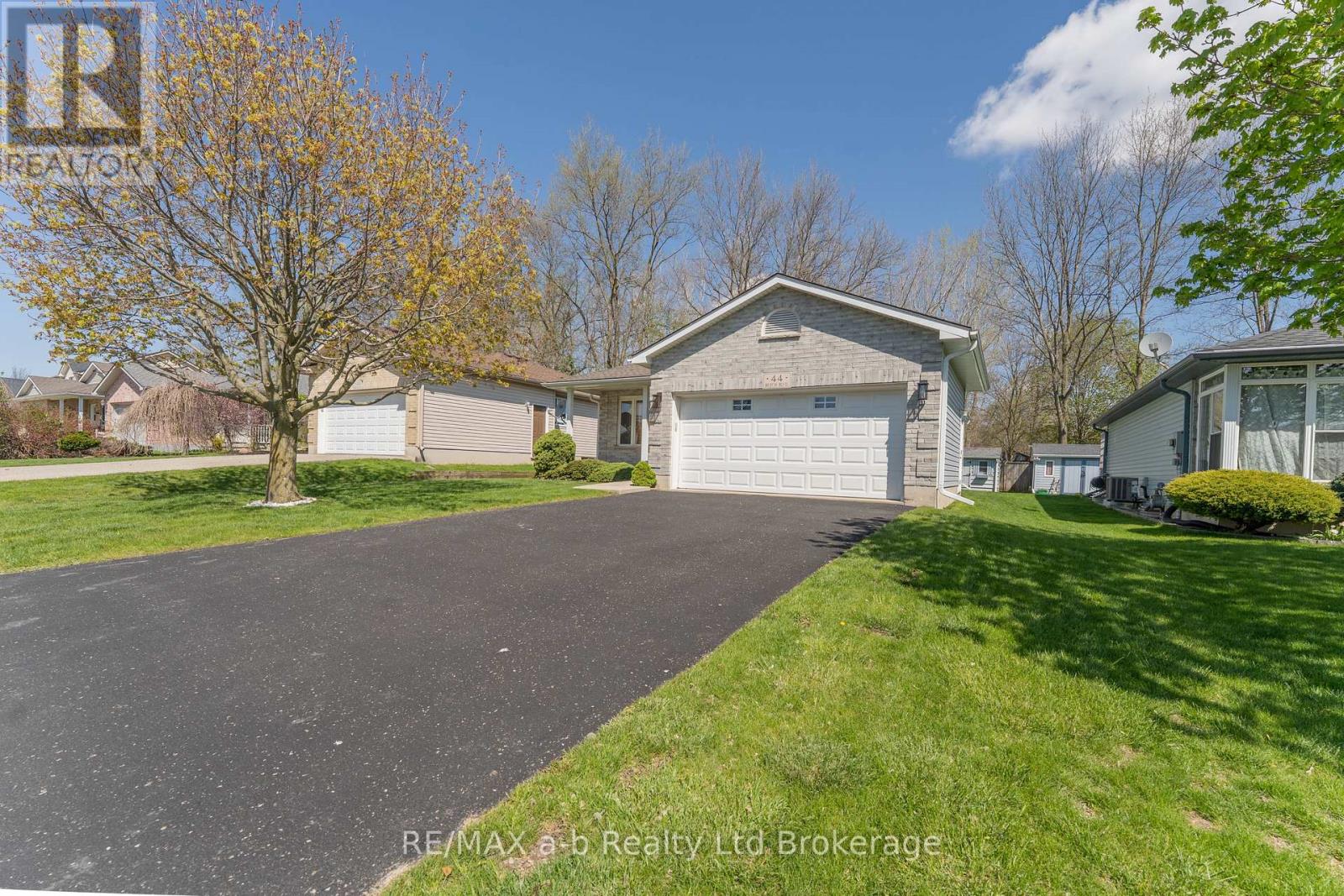 44 Beech Boulevard, Tillsonburg, Ontario  N4G 5R8 - Photo 3 - X13114782