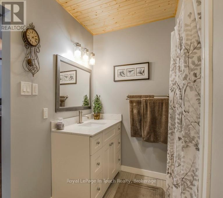 36 Meadows Avenue, Tay, Ontario  L0K 2C0 - Photo 11 - S13115790
