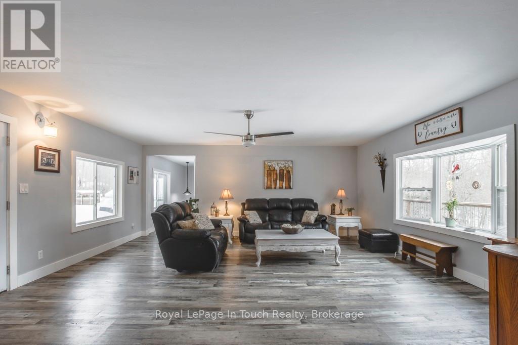 36 Meadows Avenue, Tay, Ontario  L0K 2C0 - Photo 4 - S13115790
