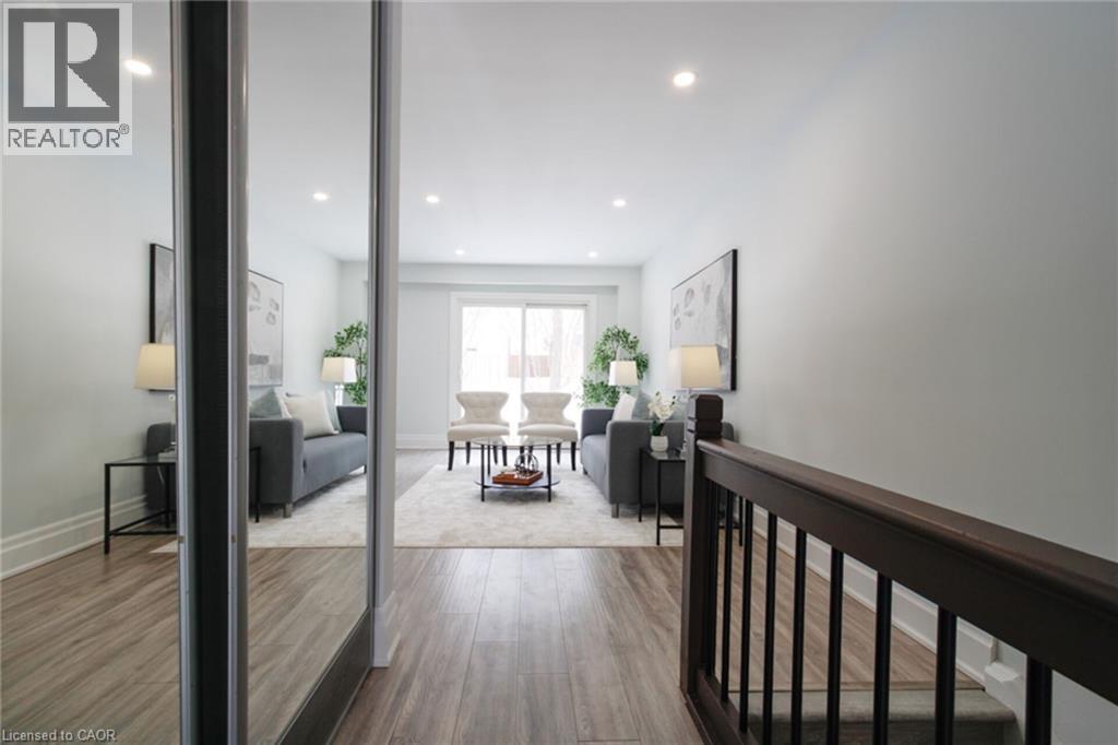 1532 Lancaster Drive Unit# 41, Oakville, Ontario  L6H 2Z3 - Photo 4 - 40829376