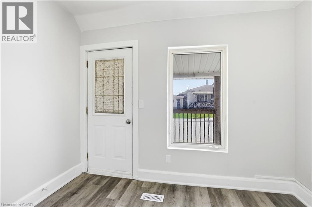 5671 Desson Avenue, Niagara Falls, Ontario  L2G 3T3 - Photo 6 - 40829125