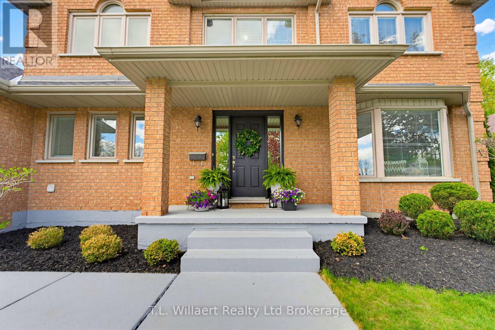 10 Woodside Drive, Tillsonburg, Ontario  N4G 5P9 - Photo 2 - X13118278