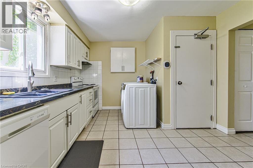 37 Gottscheer Court, Kitchener, Ontario  N2M 3L3 - Photo 14 - 40828878