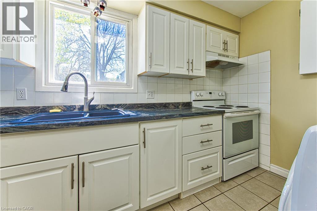 37 Gottscheer Court, Kitchener, Ontario  N2M 3L3 - Photo 17 - 40828878