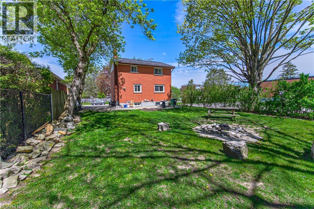 37 Gottscheer Court, Kitchener, Ontario  N2M 3L3 - Photo 32 - 40828878